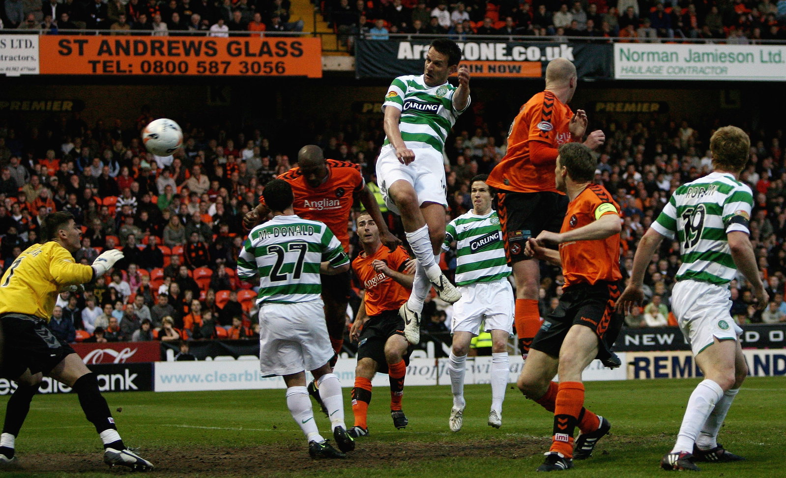 Jan Vennegoor of Hesselink scores the winning goal 