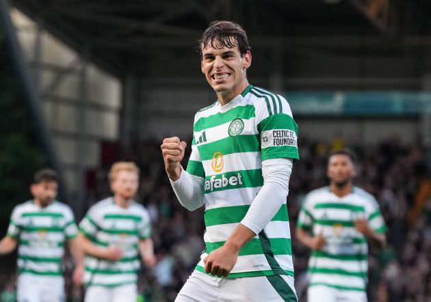 Paulo Bernardo celebrates