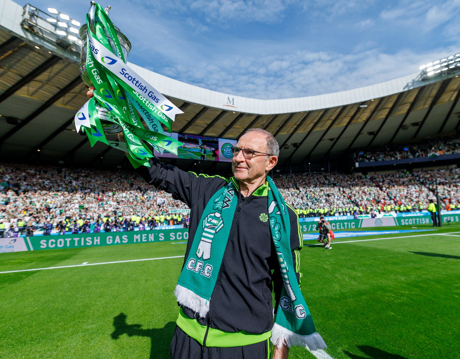 Martin O'Neill with the Scottish Cup
