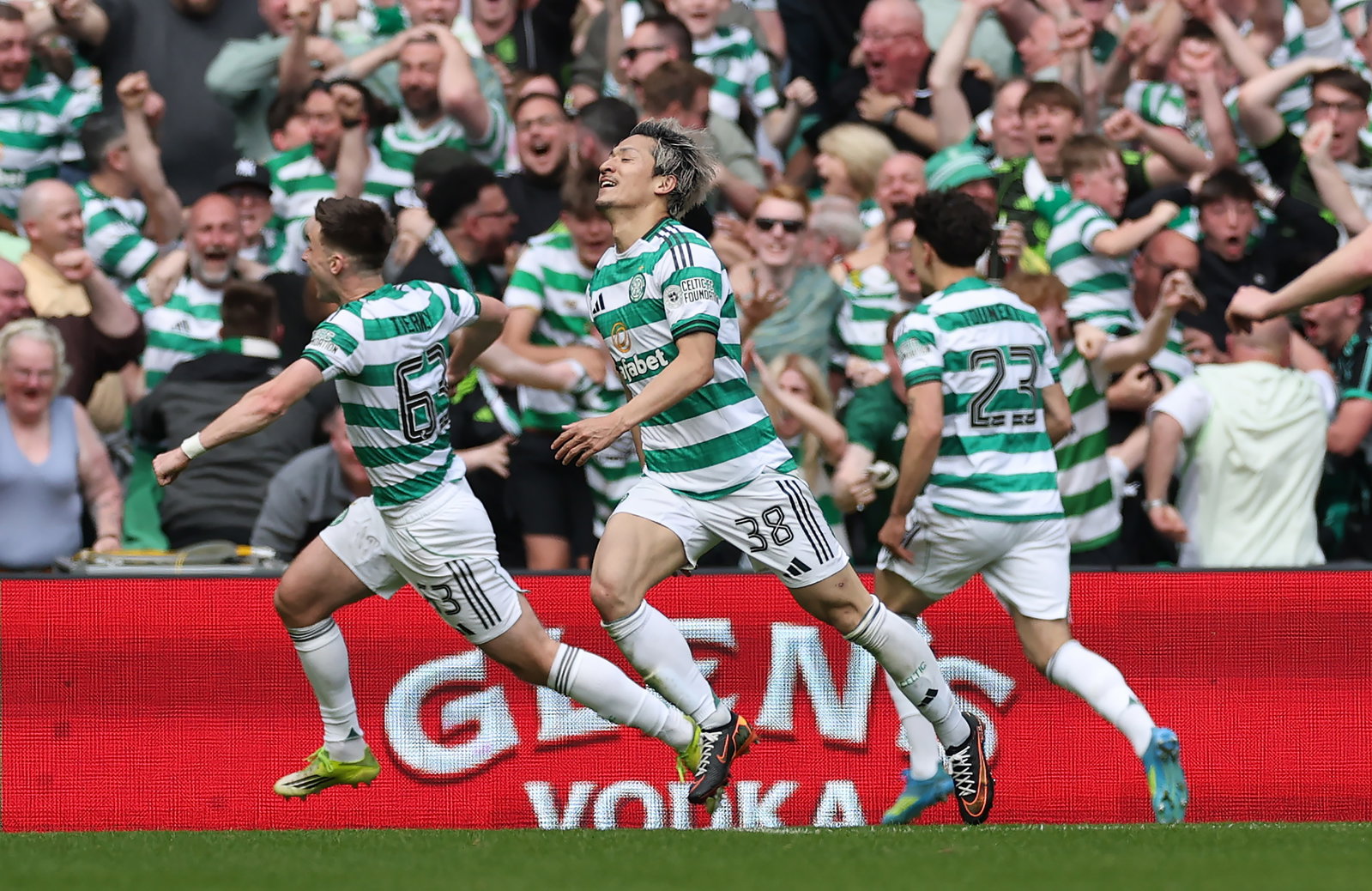 Daizen Maeda of Celtic celebrates