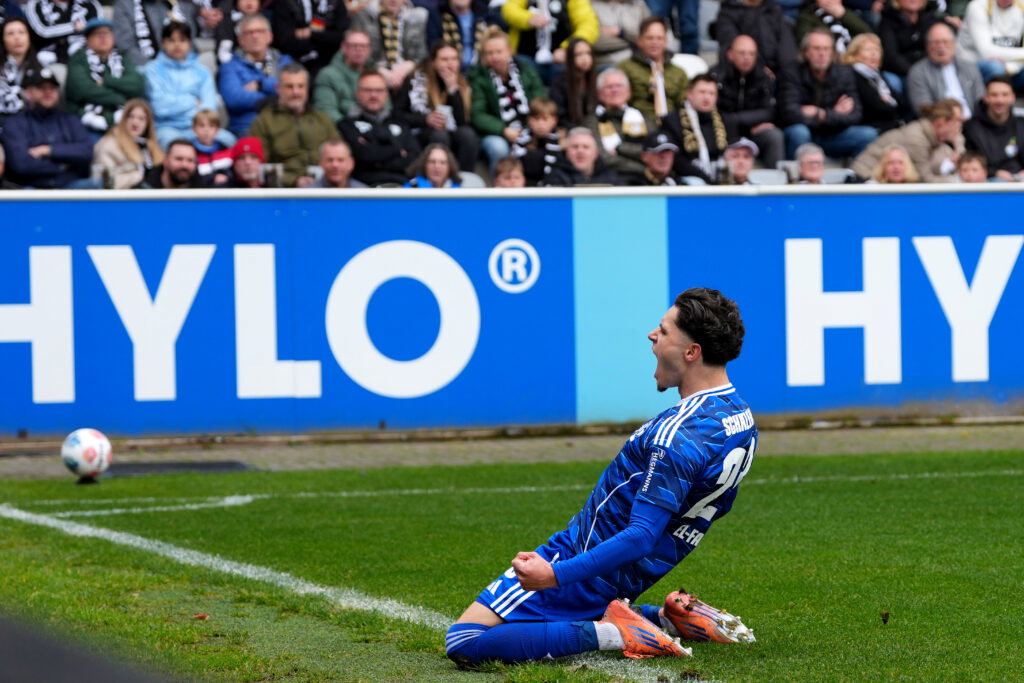 Celtic target Soufiane El Faouzi dubbed “a machine” by his Schalke 04 captain Soufiane El-Faouzi of Schalke 04 celebrates