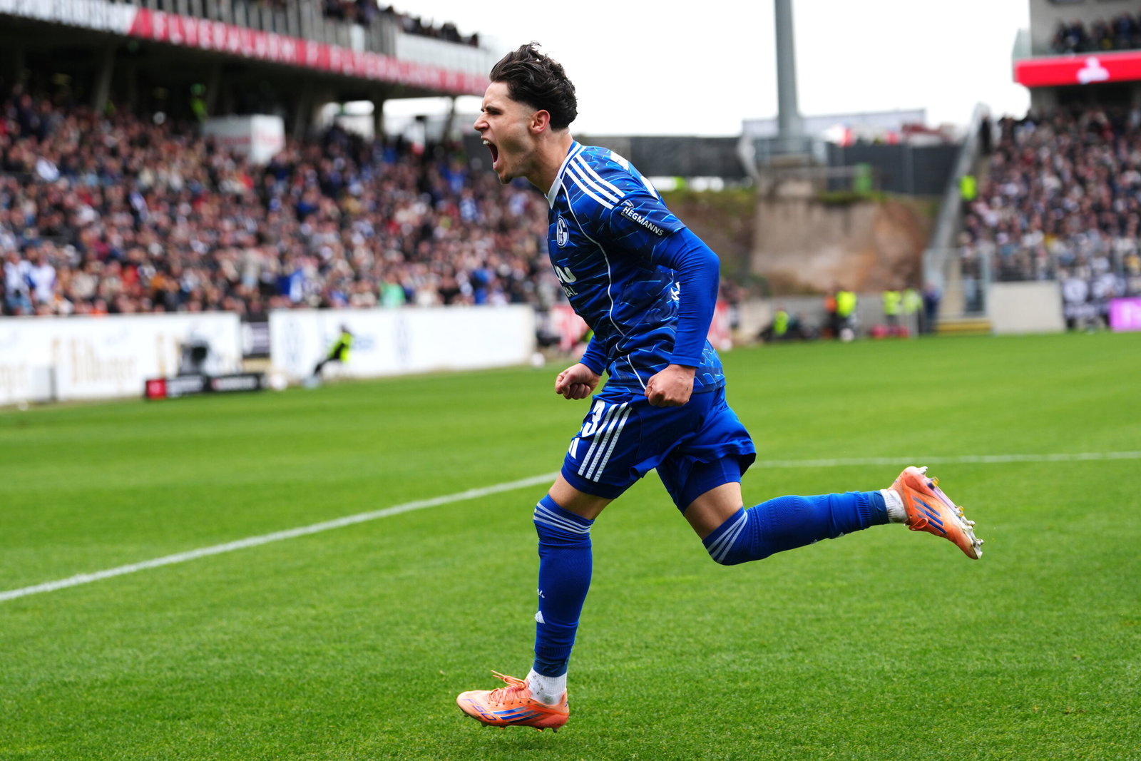 Soufiane El-Faouzi of Schalke 04 celebrates
