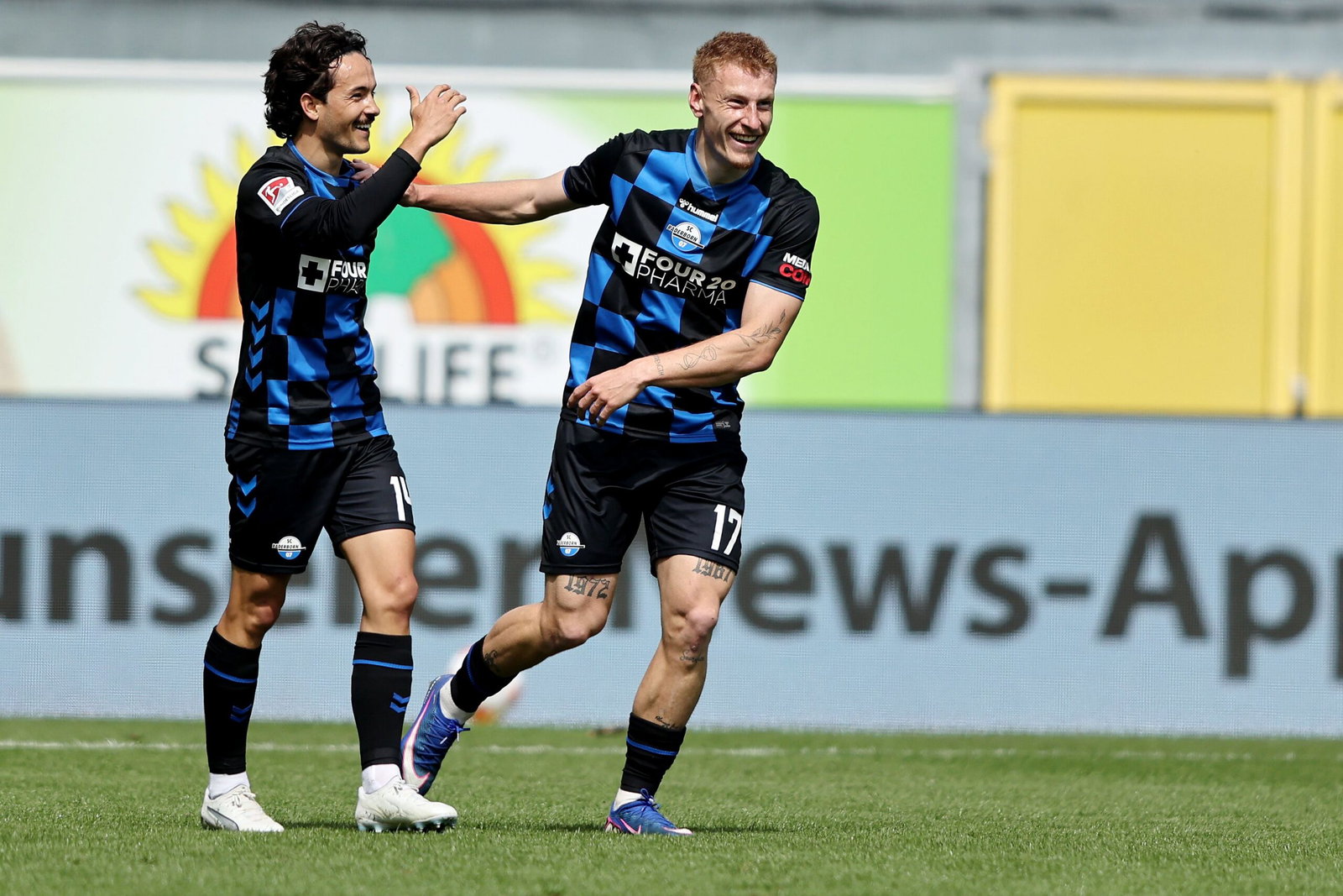 Mika Baur of SC Paderborn (L)