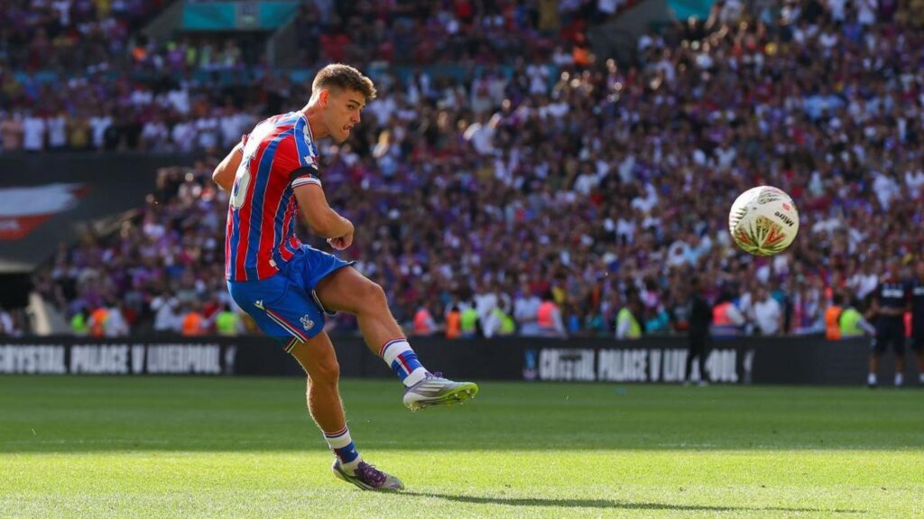 Celtic linked to sign 22-year-old Premier League midfielder