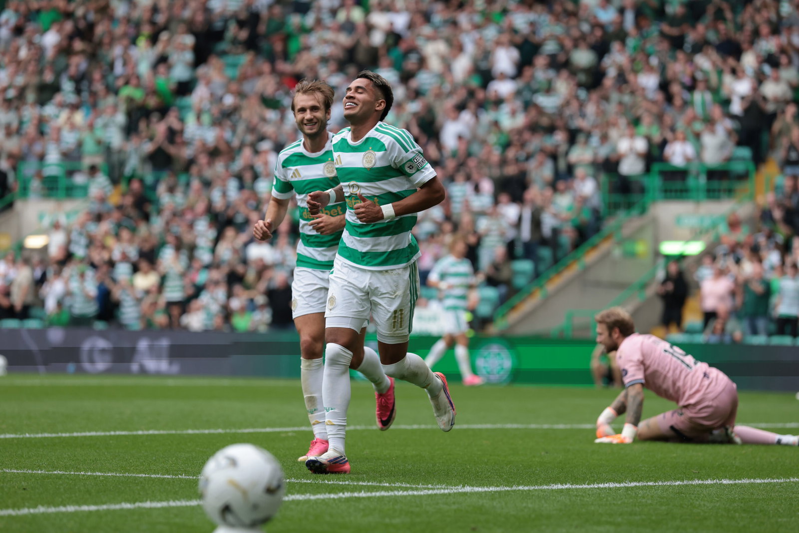 Camilo Duran of Celtic celebrates