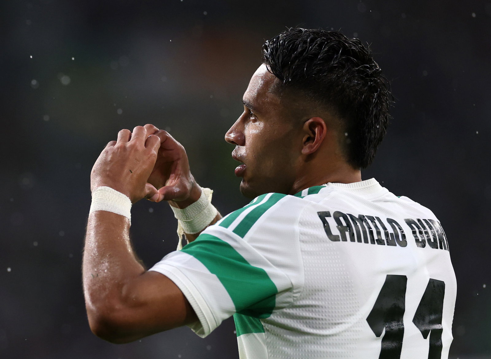 Camilo Duran of Celtic celebrates