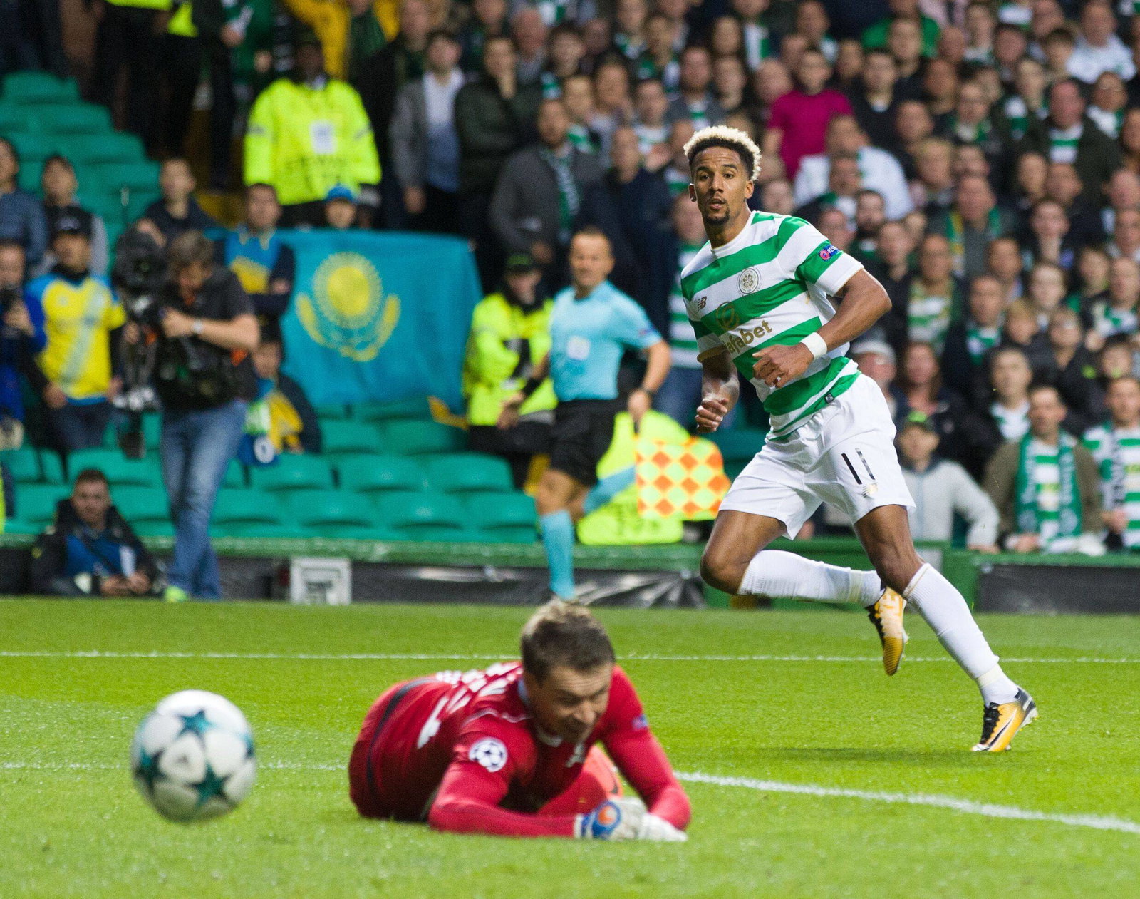 Scott Sinclair of Celtic scores