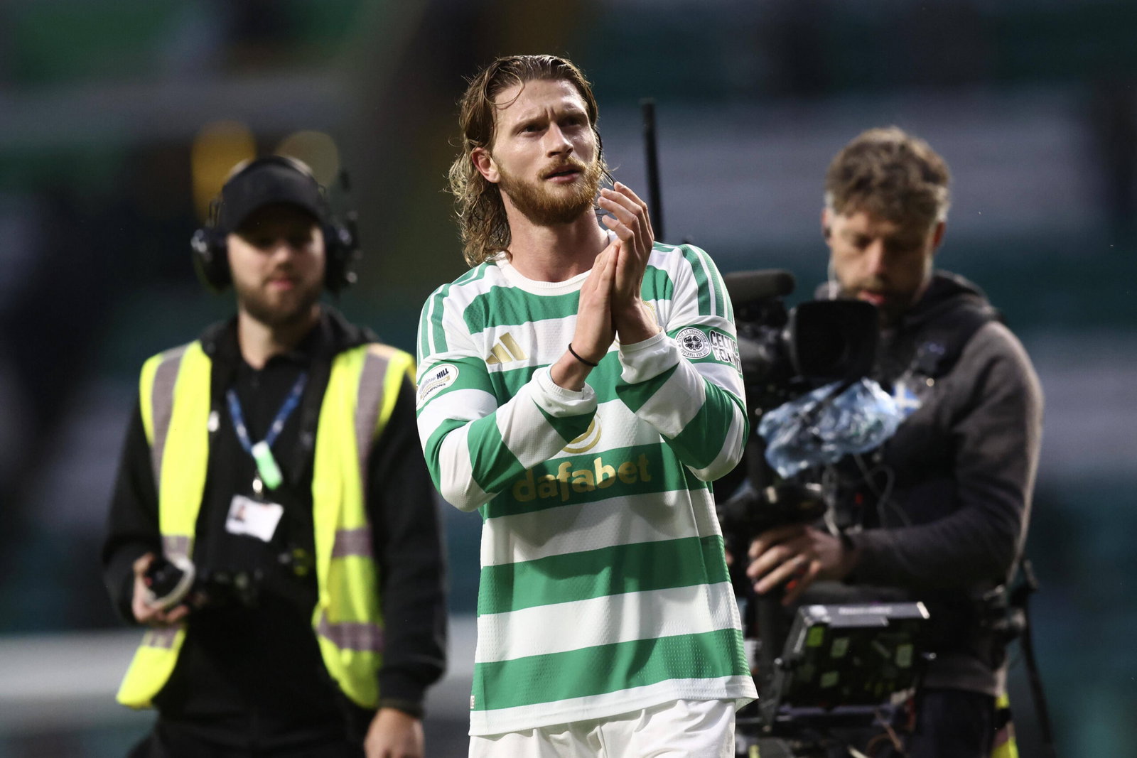 Kasper Hogh applauds the fans