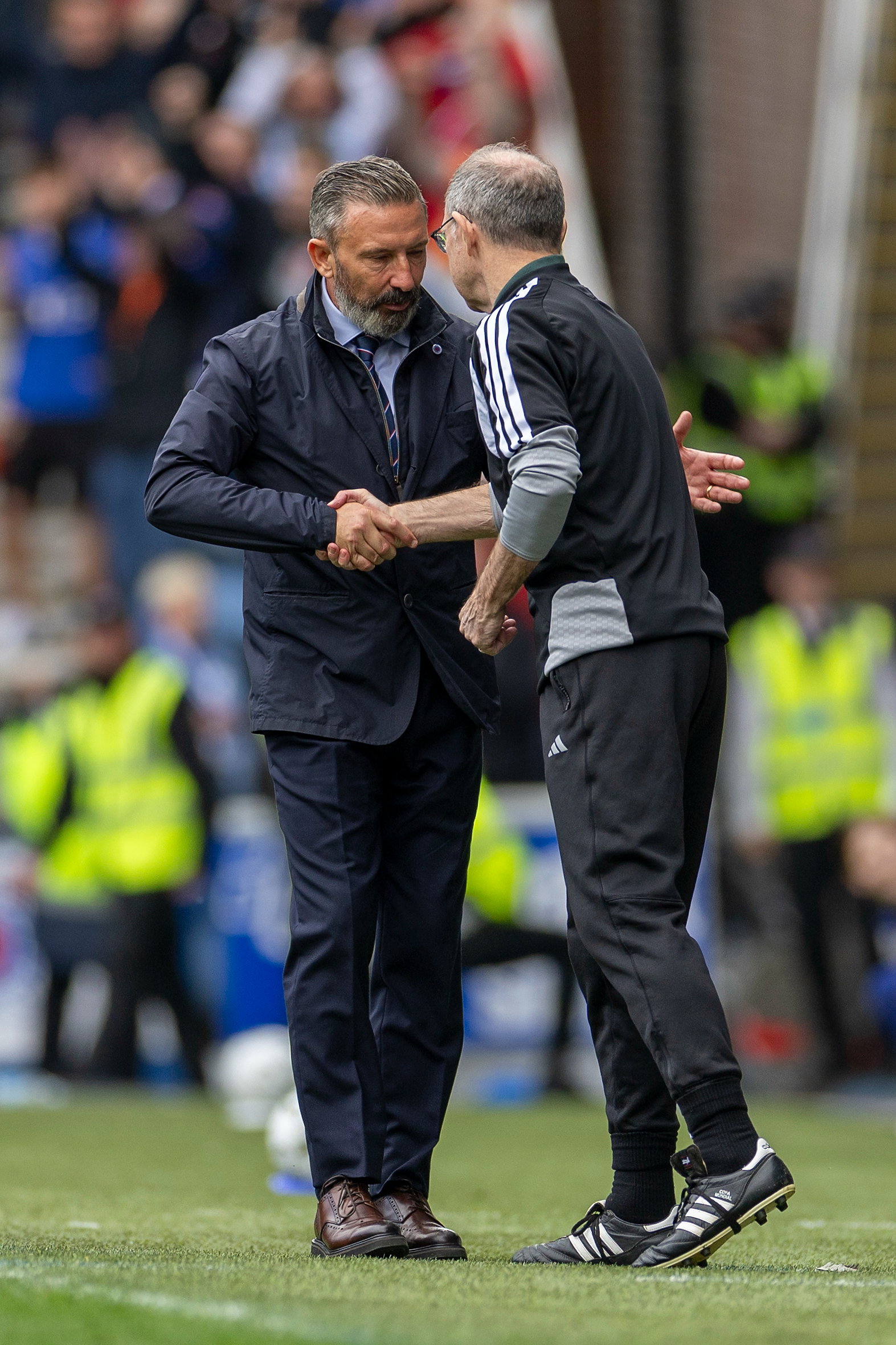 Martin O'Neill shales hands with Derek McInnes