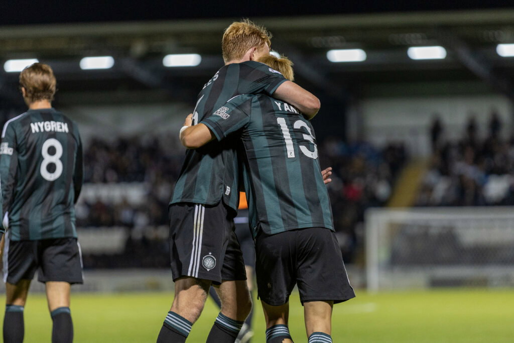 Yang Hyun jun of Celtic celebrates with Liam Scales