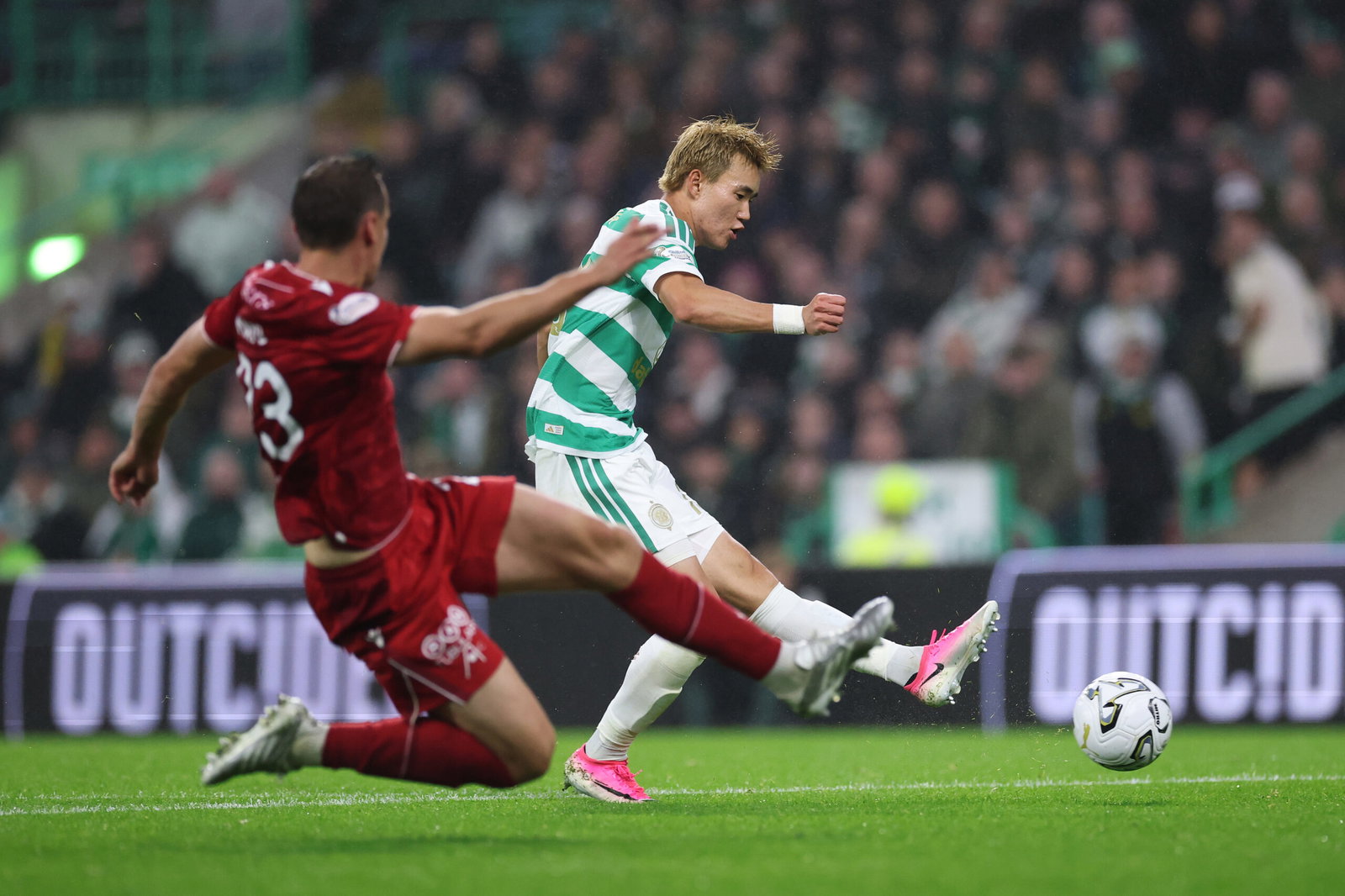 Yang Hyun-Jun of Celtic scores