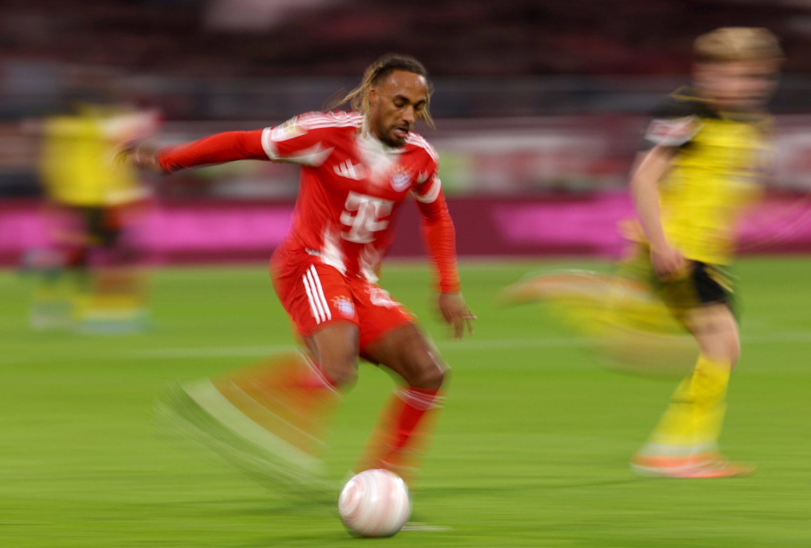 Sacha Boey of Bayern Munich 