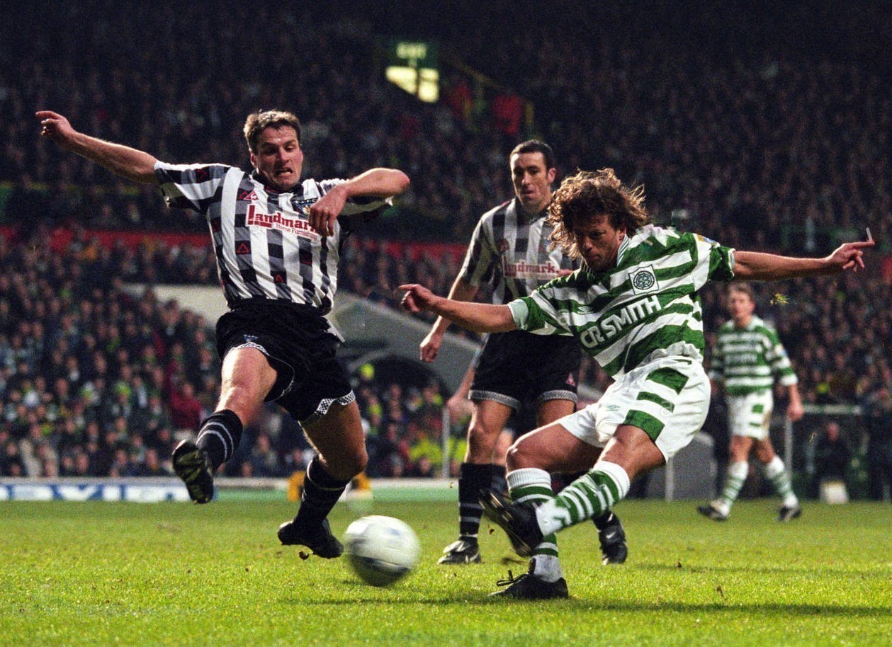 Jorge Cadete scores for Celtic 